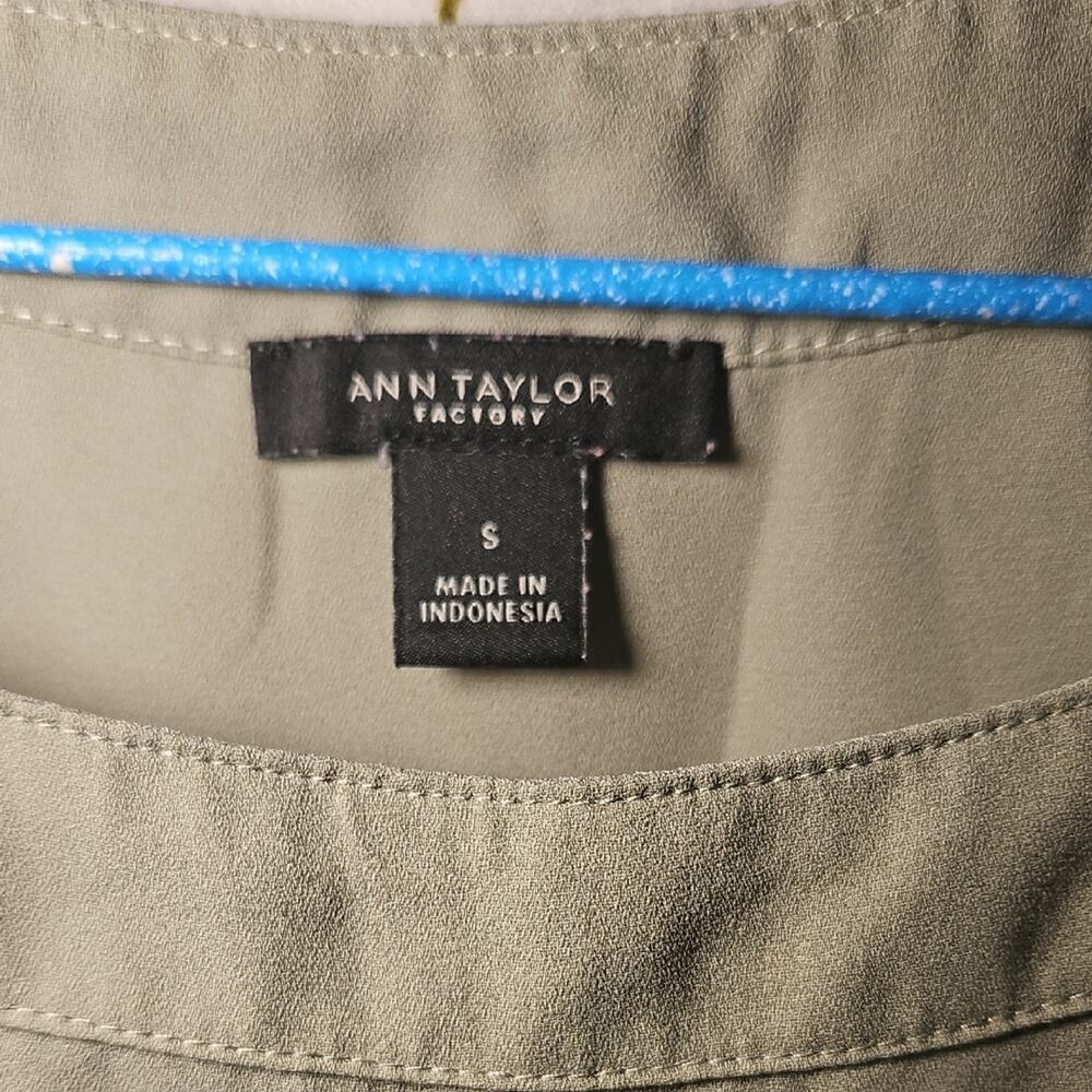 Ann Taylor Women's Blouse - Light Green - Picture 2 of 5